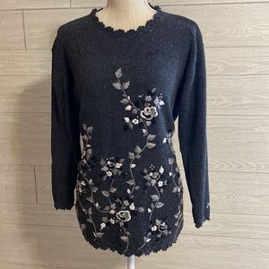 Floral embroidered sweater. Size S